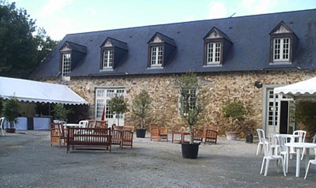 Manoir De Rouesse Hotel Laval  Bagian luar foto
