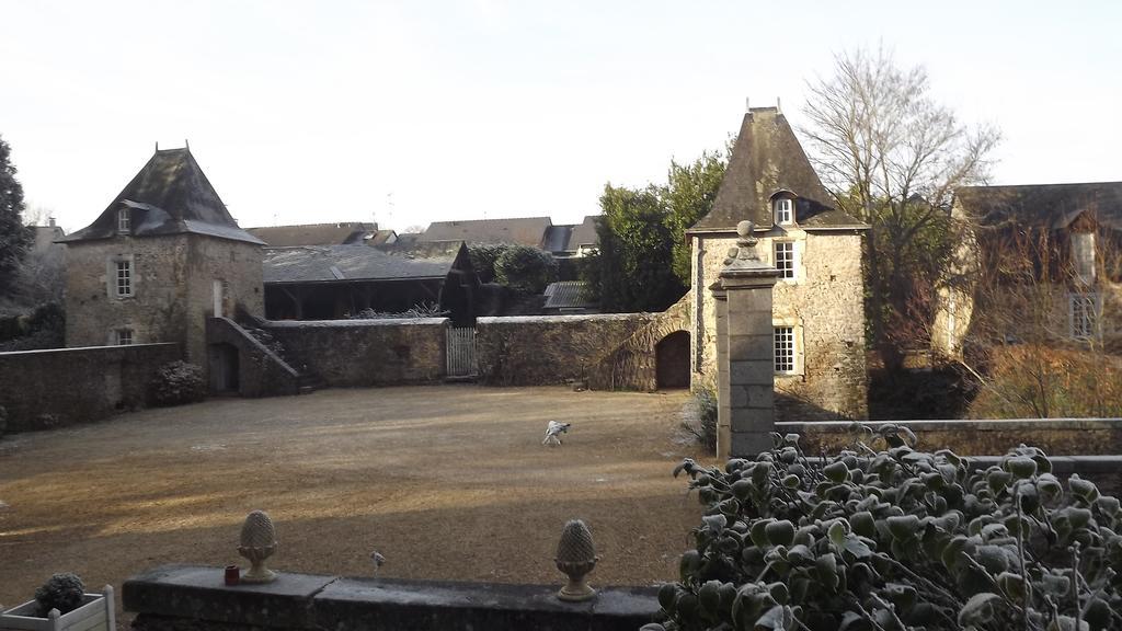 Manoir De Rouesse Hotel Laval  Bagian luar foto