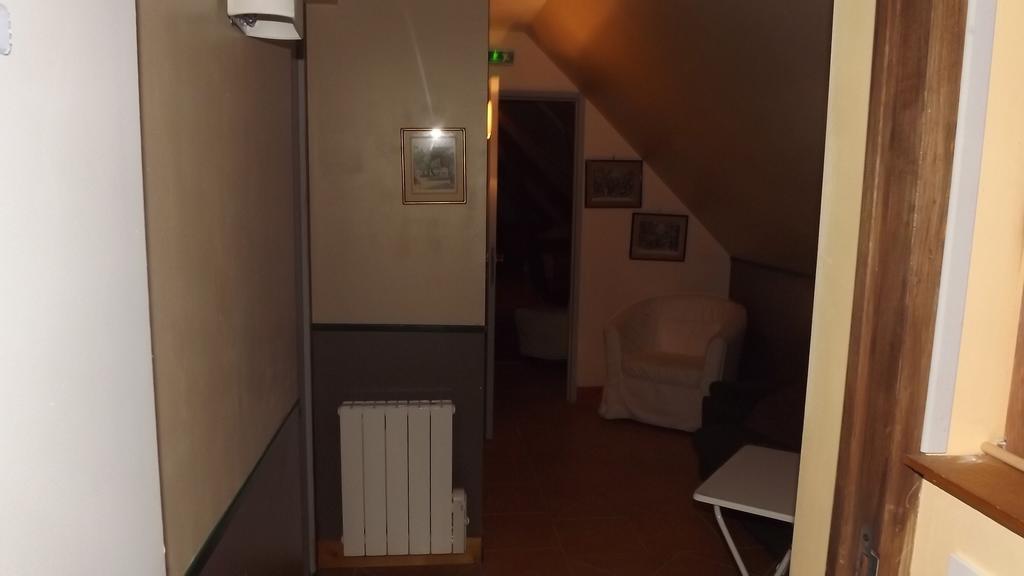 Manoir De Rouesse Hotel Laval  Bagian luar foto
